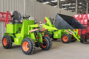 Traktor-Frontlader und Mini-Lader mit verschiedenen Anbaugeräten