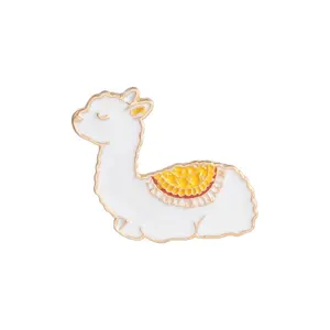 QIHE 귀여운 흰색 아기 알파카 동물 에나멜 핀 만화 양고기 브로치 버튼 핀 데님 청바지 옷깃 핀 배지 만화 보석 선물