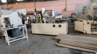 Machine à fabriquer des tubes de papier toilette à faible coût