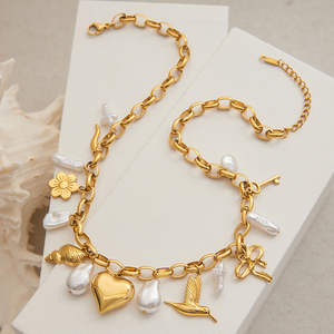 Collana J&<span class=keywords><strong>D</strong></span> in Acciaio Inox Placcato Oro 18K PVD con Perla Imitazione Peperoncino Rosso, <span class=keywords><strong>Nodo</strong></span> a Farfalla, <span class=keywords><strong>Amore</strong></span>, Pace, Uccello e Fiore - Product Image 3