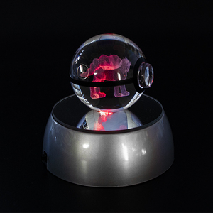 Vente en gros figurine personnalisée Gravure laser 3D pokeball en verre avec lumière led Boule à poke en verre cristal personnalisée pour cadeau d'enfant - Product Image 4