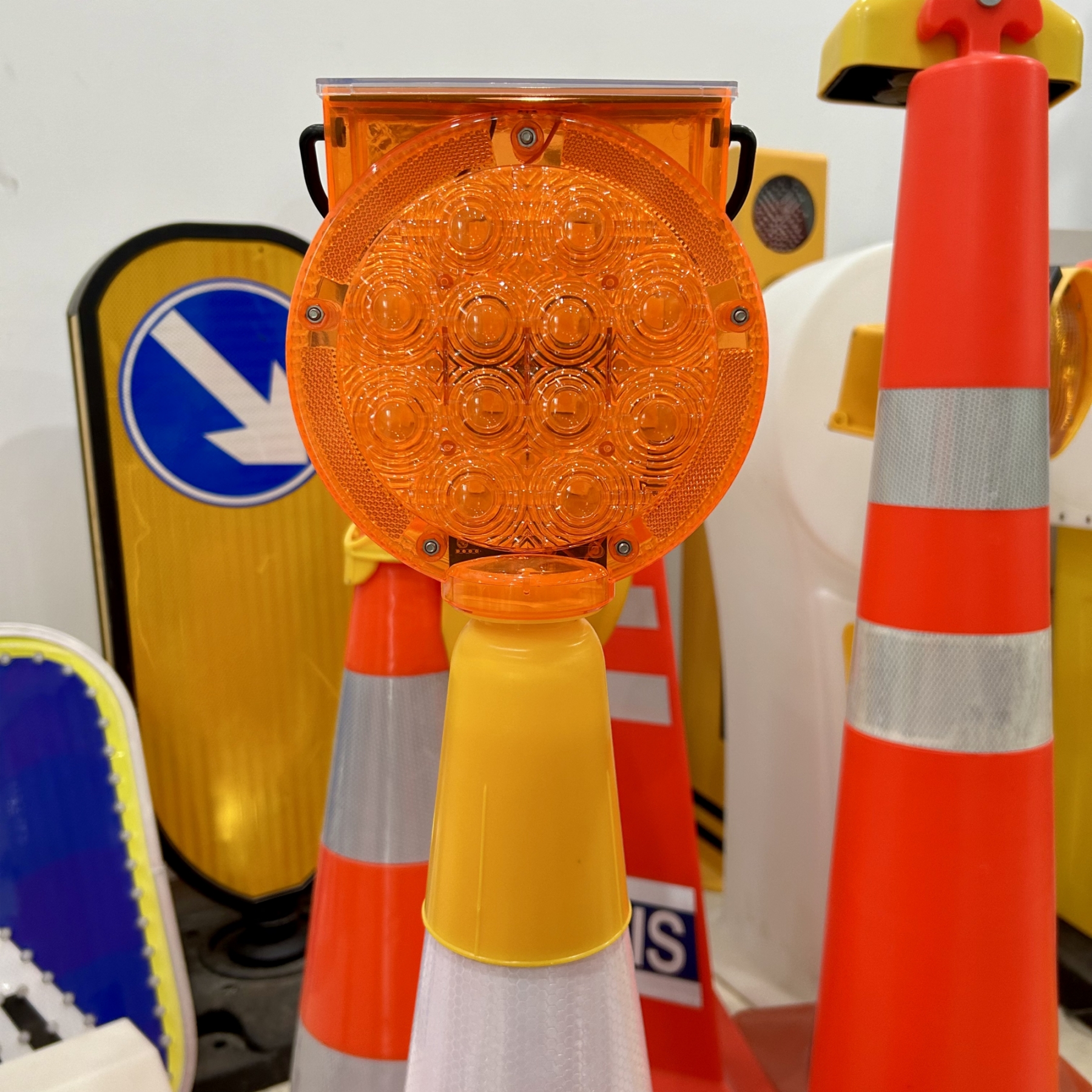 Portable and Movable Nighttime Road Visibility Traffic Warning Lamp Solar Safety Barrier Lights Solar Led Warning Light