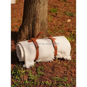 कस्टम मुद्रण कम MOQ थोक समुद्र तट सामान आउटडोर पिकनिक चटाई कंबल ले जाने पट्टा चमड़े की बेल्ट - Product Image 4