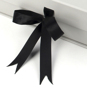 Gift Box Eco Friendly Paper Luxury Clothing Packaging Boxes Custom Printed Luxury White Magnetic Gift Box With Ribbon Closure