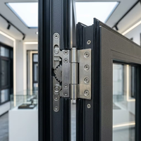 Fenêtres coulissantes en aluminium à rupture de pont thermique, insonorisées et écoénergétiques, avec moustiquaire intégrée, design moderne pour salons d'hôtels et villas