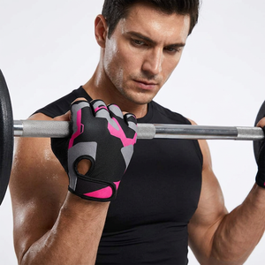 Guantes de Gimnasio Antideslizantes con Diseño de Camuflaje Sublimado, Nuevos, con Cierre y Acolchado de Neopreno en la Palma - Product Image 1