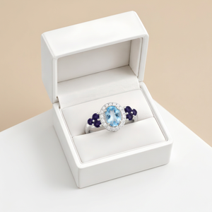 Anillo Ovalado de Plata de Ley con Diseño de Halo de Piedras Múltiples y Detalles Laterales en Forma de Racimo - Product Image 5