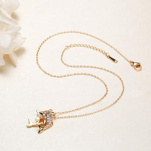 สร้อยคอจี้ไข่มุกน้ำจืดรูปสิงโตน้อยจาก Strength Factory ประดับทอง งานละเอียด สำหรับร้านค้า - Product Image 2