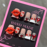 TSZS Private Label 10 Stück Handgefertigte Kurze Enten-Press-on-Nägel 3D Rote Lippen Herz Strass Design Künstliche Nägel für den Valentinstag