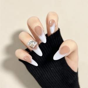 Ongles à presser de luxe faits main en ABS, longs, en amande, dégradé diamant, style français, réutilisables, lot de 10 pièces, vente en gros - Product Image 2