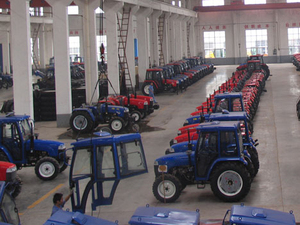 Tracteur agricole 180 CV avec système de traitement du carburant et cabine 12+12 CE Yunnei - Product Image 5
