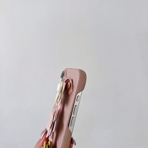 Custodia per telefono rigido in pelle Soft Touch per iPhone 11 12 <span class=keywords><strong>13</strong></span> 14 15 16 <span class=keywords><strong>Pro</strong></span> <span class=keywords><strong>Max</strong></span> 16E 3D Flowers cinturino da polso <span class=keywords><strong>Cover</strong></span> Girly - Product Image 4
