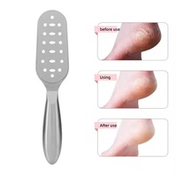 Grattoir à pieds professionnel en acier inoxydable, exfoliant double face, poignée antidérapante, outil de soin des pieds, outil de pédicure