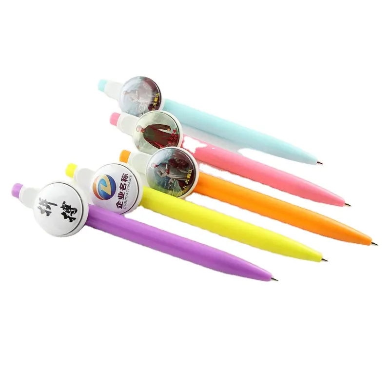 Nieuwste Promotionele Plastic Push Actie Balpen 25Mm Knop Badge Bal Pen