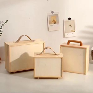 Caja de regalo rectangular de madera de 8.5 cm, hecha a mano, de pino, para recuerdos de boda o cumpleaños. - Product Image 3