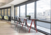 Table de bar de travail au design moderne en bois et métal, durable et écologique pour la maison ou le bureau