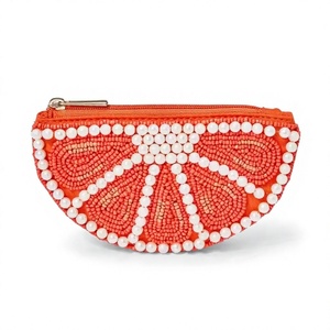 Porte-monnaie orange brodé à la main avec des perles de rocaille, pochette demi-lune perlée avec embellissement en perles, accessoire de mode - Product Image 1