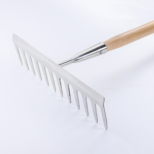 Outils agricoles et <span class=keywords><strong>de</strong></span> jardinage d'extérieur <span class=keywords><strong>de</strong></span> haute qualité en gros avec manches en bois - Râteau à feuilles en acier inoxydable - Product Image 1
