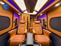 Kit de mise à niveau complet de l'intérieur du Hiace de luxe Dingkong, pièces en bois, sièges, cloison, installation sur site |   Fabricant OEM sur mesure