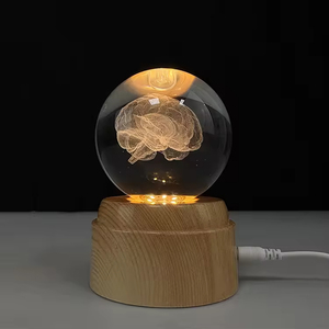 Luce LED USB Personalizzata con Base in Legno, Sfera di Cristallo 3D Incisa al Laser, Piccola Luce Notturna con Motivo del Sistema Solare - Product Image 3
