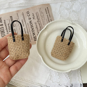 Bolso Universal Mini de Paja Tejida para Muñecas de 10cm-20cm, Zsiga OB24 1/6 BJD, Cesta de Mimbre Hecha a Mano para Muñecas de Peluche Labubu, Venta al por Mayor - Product Image 1