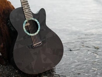 Guitare électrique en fibre de carbone personnalisée OEM 3K, forme de corps et matériel personnalisés pour les guitaristes de scène et de studio