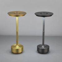 Lampe de table tactile en aluminium de style minimaliste moderne de haute qualité, lumière d'ambiance pour chambre à coucher, restaurant, camping en plein air - Batterie