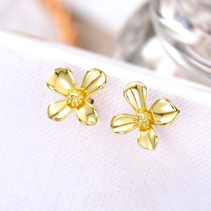 Orecchini a Perno Floreali in Metallo, Eleganti e Chic, Gioielli a Forma di Fiore per Donne, per Uso Quotidiano, Feste, Accessorio Regalo - Product Image 3