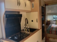 Caravane de luxe XISHUNLONG |   Camper Van RV Moderne AL-KO avec Chambre et Douche Humide Intégrée |   Caravane légère pour 4 personnes
