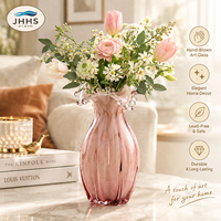 Vase en verre côtelé rose fait main avec bord festonné, récipient à fleurs en verre artistique pour la décoration de table de salon