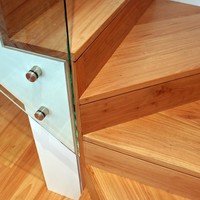 Boulons de fixation modernes en acier inoxydable pour balustrades en verre d'extérieur de villa, escalier et balcon