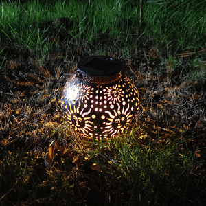 Lámpara Solar de Jardín con Diseño de Sol, Resistente al Agua IP44, Iluminación LED para Exteriores - Product Image 3