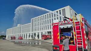 <span class=keywords><strong>Camion</strong></span> <span class=keywords><strong>de</strong></span> pompiers Dongfeng Duolika D9 |   Réservoir d'eau <span class=keywords><strong>de</strong></span> 8000 L |   Véhicule <span class=keywords><strong>de</strong></span> sauvetage <span class=keywords><strong>et</strong></span> <span class=keywords><strong>de</strong></span> lutte contre les incendies robuste pour les urgences urbaines <span class=keywords><strong>et</strong></span> industrielles - Product Image 5