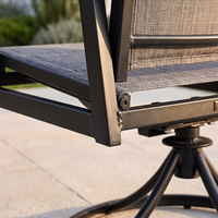 Ensemble de table et chaises en métal imperméable et résistant aux taches J&M Outdoor pour 6 personnes, idéal pour les hôtels et les espaces de détente au bord de la piscine