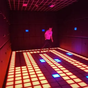 Jogos interativos populares iluminam o jogo de azulejos de piso LED sensível à pressão para crianças, sala de jogos ativa interna