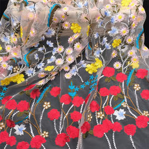 ดอกไม้สีสันสดใส ลายดอกไม้เงางาม เป็นมิตรกับสิ่งแวดล้อม ผ้าตาข่ายโพลีเอสเตอร์ 100% ปักลายลูกไม้ละลายน้ำได้ - Product Image 3