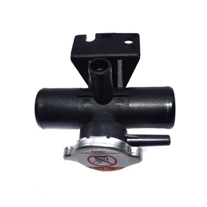 Cuello de llenado de refrigerante del <span class=keywords><strong>radiador</strong></span> 1350A015 con <span class=keywords><strong>tapa</strong></span> compatible con <span class=keywords><strong>Mitsubishi</strong></span> <span class=keywords><strong>Lancer</strong></span> 08-15 - Product Image 1