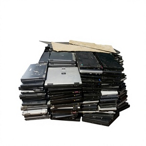 Ordinateurs portables AMD d'occasion, grade B, 10 cœurs, 15,6 pouces, état mixte avec rayures évidentes, clavier anglais, sans accessoires - Product Image 1