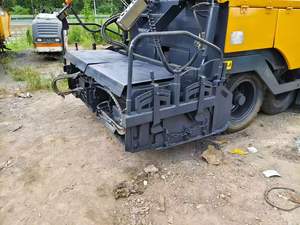 Pavimentadora de asfalto con ruedas de 2-4,5 m usada con componentes de núcleo de motor y bomba 240 t/<span class=keywords><strong>h</strong></span> 73.5kw para carreteras de construcción - Product Image 6