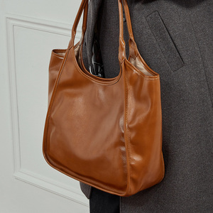 Sac fourre-tout élégant en cuir de vachette pleine fleur, sac à main pour femme en cuir tanné végétal, grande capacité, sac à bandoulière pour les trajets quotidiens - Product Image 3