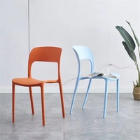 Chaises de salle à manger en polypropylène PP empilables, modernes et durables, vente en gros directe d'usine pour la maison, les restaurants, les cafés et les appartements