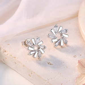 Orecchini a perno con fiore, stile Princess Cut, accessori per l'orecchio da indossare tutti i giorni - Product Image 3