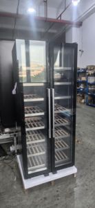 Refrigerador de Vino NE-425J-8 Personalizado de 16 Estantes, Doble Zona, 2 Puertas, Temperatura Constante, con Luz - Product Image 4