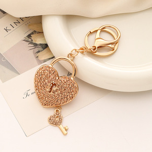 Bán Buôn Tùy Chỉnh Tinh Thể Sang Trọng Tình Yêu Hình Trái Tim Rhinestone Kim Loại <span class=keywords><strong>Keychain</strong></span> Khóa Và Chìa Khóa Vài Túi Mặt Dây Chuyền <span class=keywords><strong>Keychain</strong></span> - Product Image 5