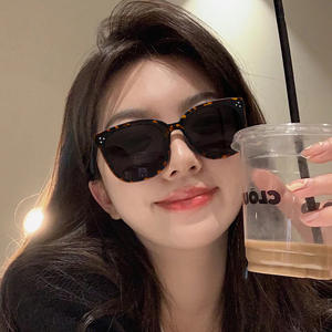 แว่นกันแดดแบบพับได้ Gm สำหรับผู้หญิง กรอบพีซี ป้องกันรังสียูวี 400 ระดับ 2 แว่นกันแดด สีเหลือง ลายกระดองเต่า - Product Image 3