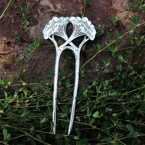 Pinza para el <span class=keywords><strong>pelo</strong></span> floral <span class=keywords><strong>con</strong></span> diseño de polilla oculta para mujer, regalo único para el Día de la Madre, accesorio mágico de brujería, horquilla para el <span class=keywords><strong>pelo</strong></span> - Product Image 5