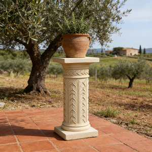 Socle en résine feuille d'acanthe - Finition effet pierre crème, support colonne orné pour jardin méditerranéen et décoration de mariage - Product Image 3