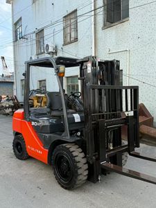 Quality <b>Used</b> Japanese 2.5/3/4/5/7/10/15/16/25/30-Ton Forklift with 3-Ton Capacity 8FD30 WITH THREE MASTER in Shanghai - Product Image 4