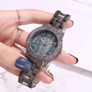 <span class=keywords><strong>Montre</strong></span> à Quartz Décontractée et Tendance pour <span class=keywords><strong>Femme</strong></span> et Homme, Design Géométrique Effet <span class=keywords><strong>Bois</strong></span>, Vente en Gros à Prix Abordable - Product Image 4