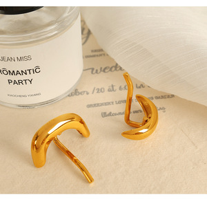 Produit transfrontalier à succès : Accessoires capillaires décontractés plaqués or 18 carats, Pinces à cheveux, Épingles à cheveux, Crochets à cheveux au style unique et tendance, pour queues <span class=keywords><strong>de</strong></span> <span class=keywords><strong>cheval</strong></span>, 5 cm, polyvalents - Product Image 2